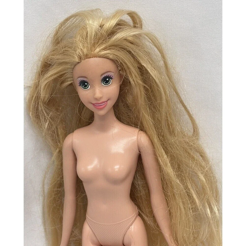 2009 Mattel Princess Barbie Fashionistas Blonde Doll Rapunzel